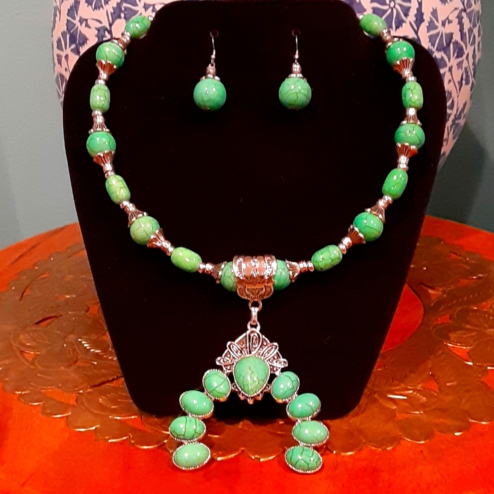 Green howlite necklace and earrings
